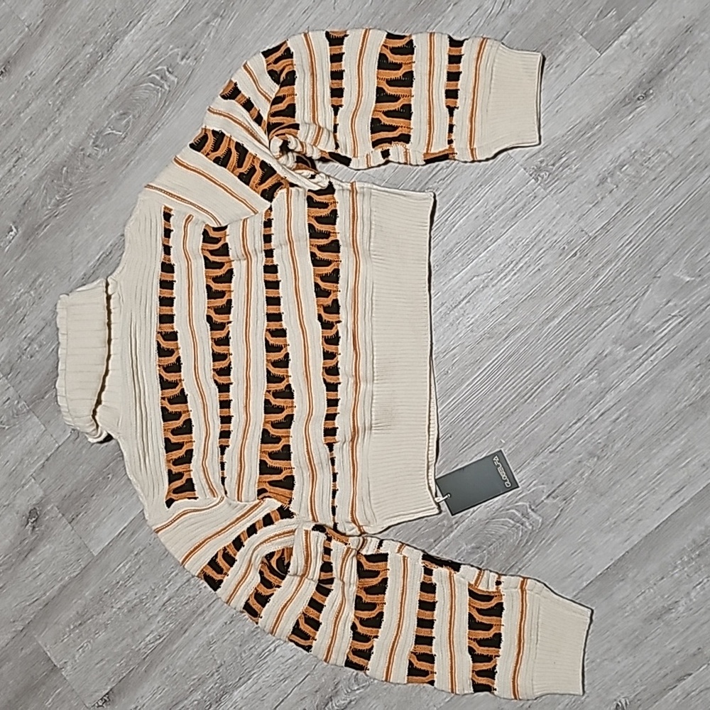 GLOWELFA Cropped Sweater - Picture 8 of 8
